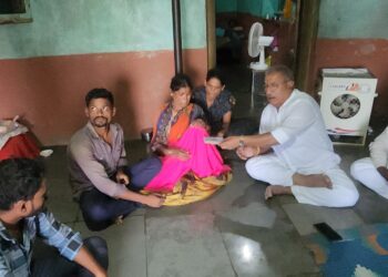 आरक्षणासाठी बलिदान देणाऱ्या मिसाळ समाज बांधवांची सांत्वनपर भेट,मदतनिधी सुपूर्द