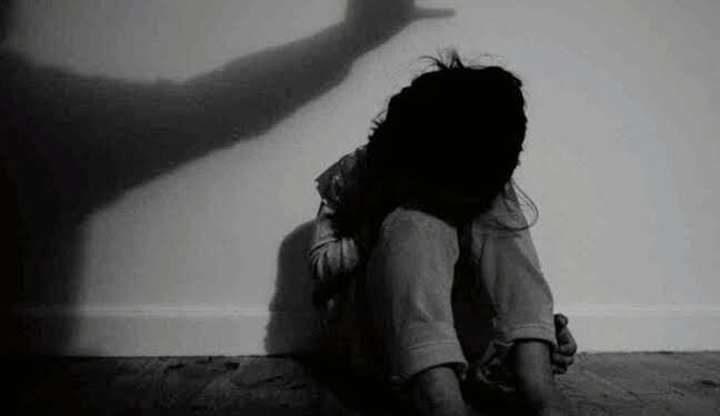 तीन वर्षाची चिमुरडी घरात खेळत होती..अन् त्याने