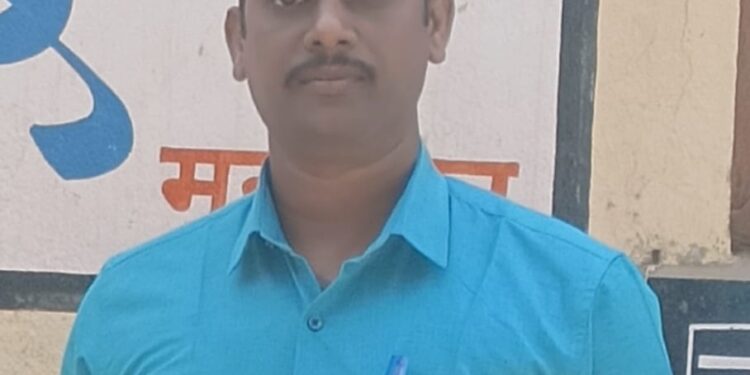 रत्नदीप सुरवसे यांचा इंग्रजी विषयाचा शैक्षणिक व्हिडिओ जिल्ह्यातून प्रथम