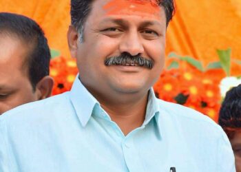 मकरंद राजेनिंबाळकर यांनी शिवसेनेचे नाव व फोटो सोशल मीडिया अकाऊंट वरून हटवले