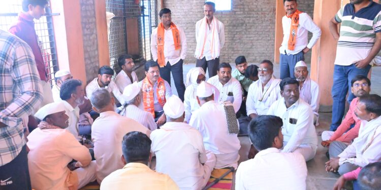 आ.कैलास पाटील यांचा गाव भेट दौऱ्यावर धडाका