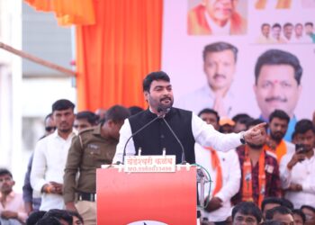 शेतकऱ्यांच्या कुटुंबाची दिवाळी गोड व्हावी म्हणून दिवाळीत उपोषण करणारा आमदार म्हणजे कैलास पाटील – बानगुडे पाटील