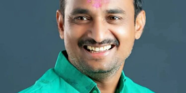 बीड जिल्ह्यात सरपंचाचा दिवसाढवळ्या खून