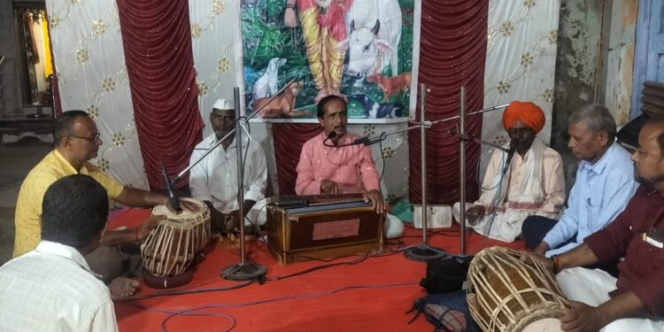 तेरखेडा येथे दत्त जयंती सप्ताहास प्रारंभ; स्टेट बँक अधिकाऱ्यांची अनोखी अभंगवाणी सेवा