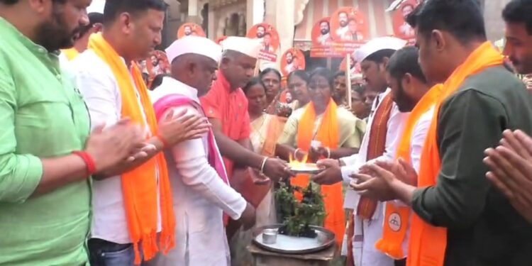 तानाजी सावंतांना मंत्री पद मिळू दे; वारकऱ्यांची विठुरायाकडे प्रार्थना