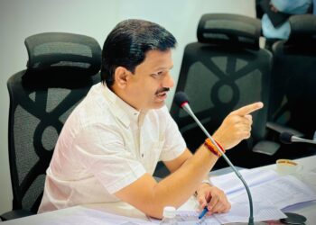 सोलार पंप योजना फक्त गाजर,शेतकरी कंगाल व कंपन्या मालामाल करण्याचं सरकारचं धोरण – आ.कैलास पाटील