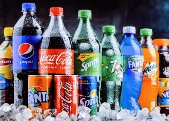 शीतपेयांची चढ्या दराने विक्री,ग्राहकांची खुलेआम लूट