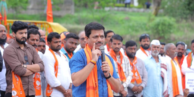 फसव्या घोषणा करणाऱ्या सरकारच्या नेत्यांना आता दारात उभ करु नका – आ.कैलास पाटील यांचे जनतेला आवाहन