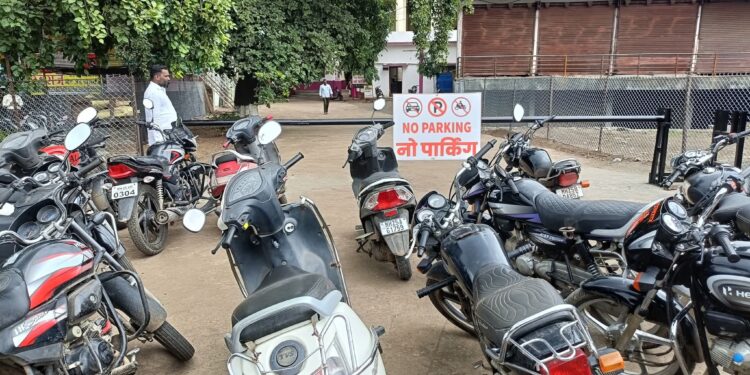 धाराशिव नगरपालिकेसमोरील नवीन गेट डोकेदुखीचे कारण, नागरिक आंदोलनाच्या पवित्र्यात