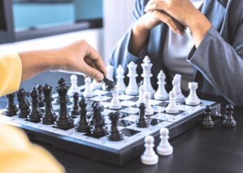 जागतिक बुद्धिबळ दिनानिमित्त धाराशिव येथे भव्य बुद्धीमंथन स्पर्धा