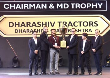 युवा उद्योजक सुरज ठोंबरे यांना एस्कॉर्ट्स कुबोटा कंपनीची यावर्षीची भारतातील मानाची ‘सी.एम.डी. ट्रॉफी’ प्रदान