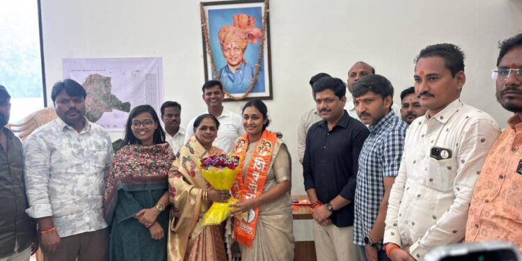 शरद पवार गटाच्या युवती पदाधिकारीचा ठाकरे सेनेत प्रवेश