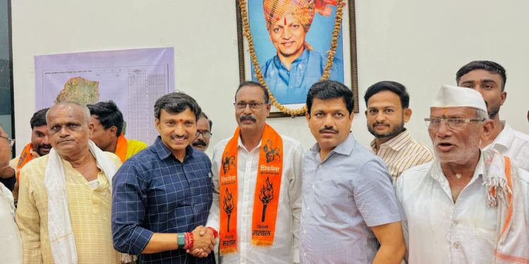 आमदार कैलास पाटील यांच्या नेतृत्वात  ठाकरे गटात पक्षप्रवेशांचा धडाका