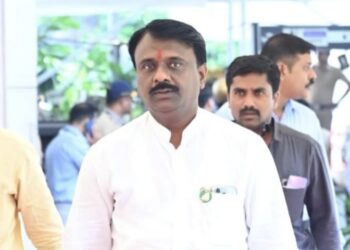 नामधारी आमदार; लाचार महसूल प्रशासन?