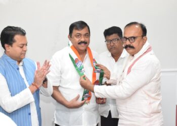 धाराशिव जिल्ह्यात शरद पवार गटाला धक्का; २ वेळा विधानसभा लढलेला उमेदवार काँग्रेसच्या गळाला