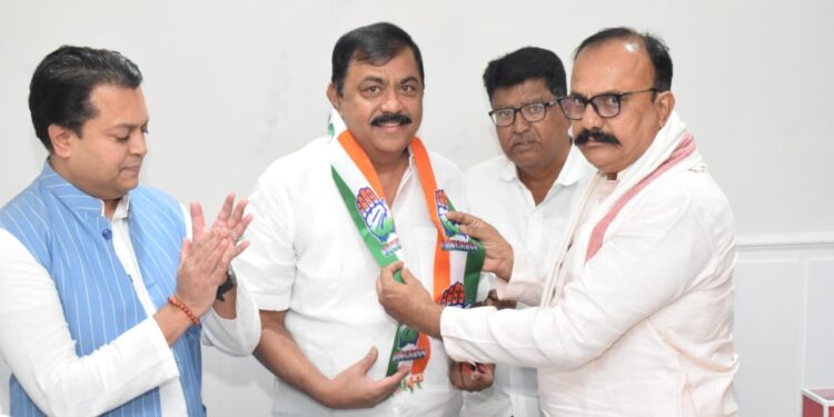 धाराशिव जिल्ह्यात शरद पवार गटाला धक्का; २ वेळा विधानसभा लढलेला उमेदवार काँग्रेसच्या गळाला