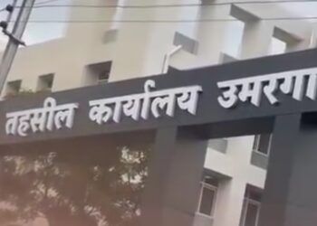 शेती वादाच्या प्रकरणात महसूल प्रशासन व लोकप्रतिनिधी कार्यालय यांच्यामार्फत संगनमताने दलाली