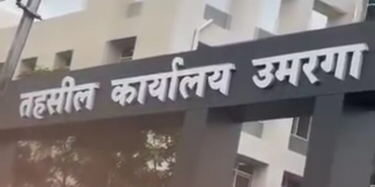 शेती वादाच्या प्रकरणात महसूल प्रशासन व लोकप्रतिनिधी कार्यालय यांच्यामार्फत संगनमताने दलाली