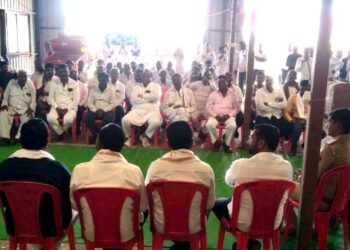 पारगाव येथे शासकीय सोयाबीन खरेदी केंद्राचा केशव सावंत यांच्या हस्ते थाटात शुभारंभ