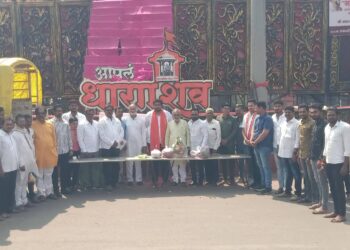 महाशिवरात्री व शिवजयंतीनिमित्त व संत सेवालाल महाराज जयंती निमित्त वीरशैव लिंगायत समाजातर्फे प्रसादाचे वाटप