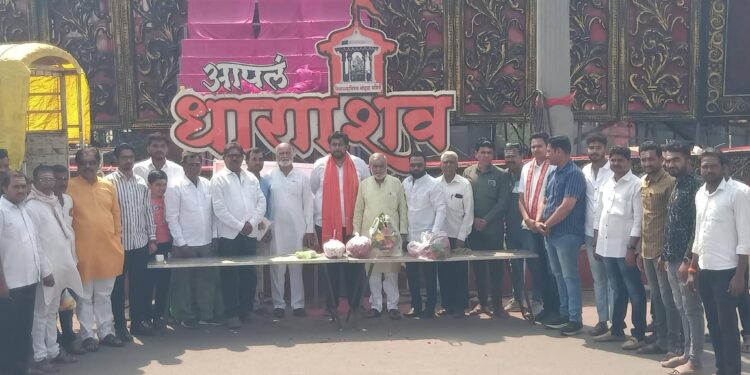 महाशिवरात्री व शिवजयंतीनिमित्त व संत सेवालाल महाराज जयंती निमित्त वीरशैव लिंगायत समाजातर्फे प्रसादाचे वाटप