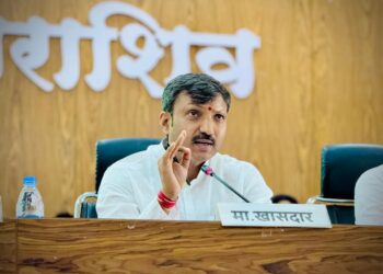 अखेर स्थगिती उठली शिंदे सेनेत एंट्री होताच ओमराजेंचा कामाचा धडाका सुरू