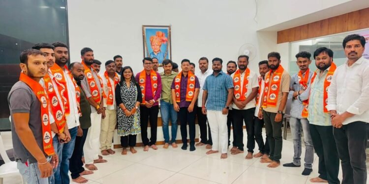 धाराशिव शहरात प्रभाग क्रमांक १० मधील कार्यकर्त्यांचा शिवसेनेत जाहीर प्रवेश