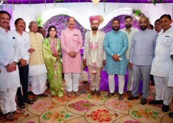 माजी मंत्री मधुकरराव चव्हाणांच्या नातवाच्या साखरपुड्याला मान्यवरांची उपस्थिती