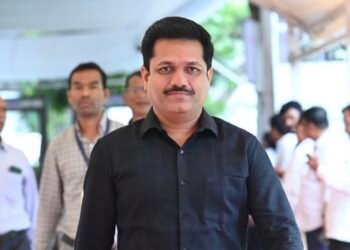 ‘गद्दारांची गय नाही’; पक्षांतर करणाऱ्या नगरसेवकांना अपात्र करण्यासाठी न्यायालयात दाद मागणार