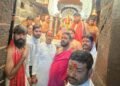 मटका माफियाला थेट तुळजाभवानीच्या गाभाऱ्यात प्रवेश